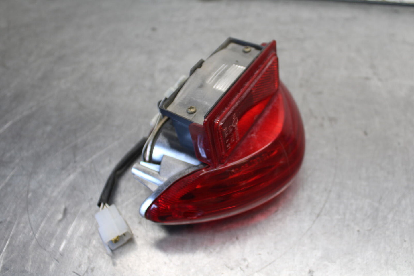 04-05 SUZUKI KATANA 750 GSX750F REAR TAIL TAILLIGHT BACK BRAKE LIGHT BB110