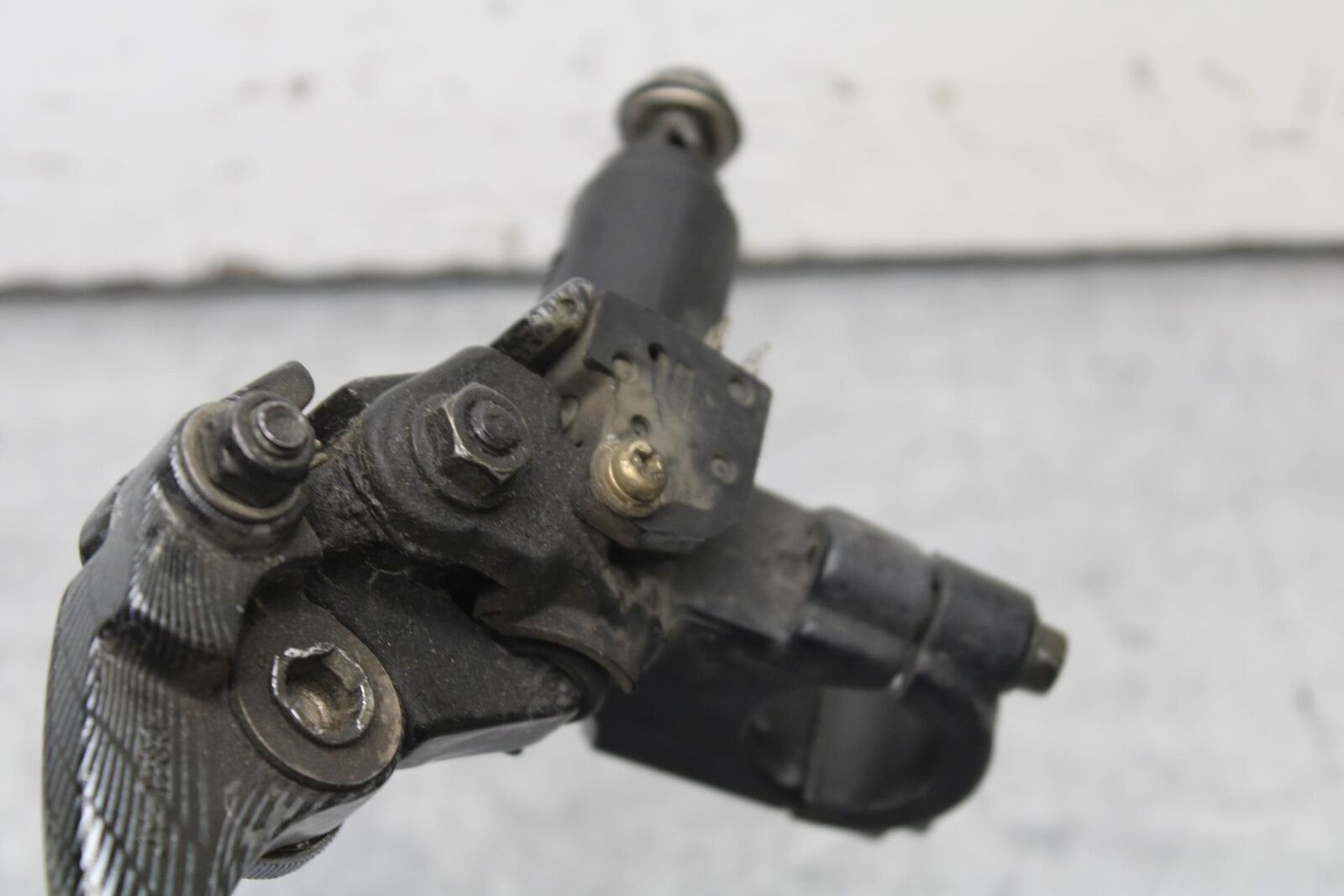 01-03 SUZUKI GSXR600 FRONT BRAKE MASTER CYLINDER w/ LEVER 57300-33E01 BB633