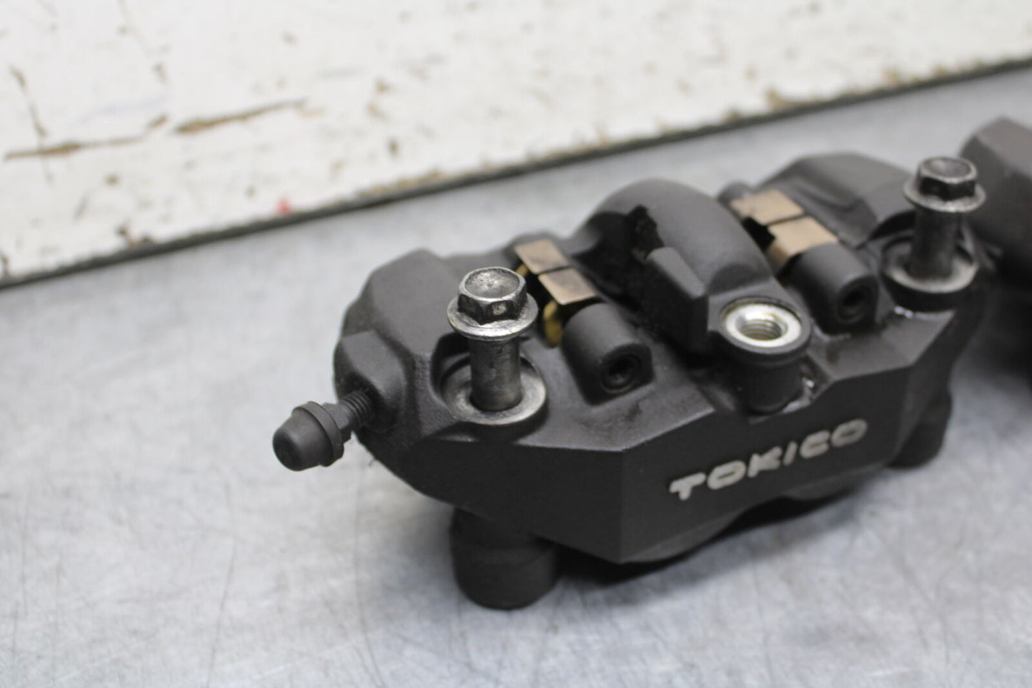 06-07 SUZUKI GSXR 600 RIGHT LEFT FRONT BRAKE CALIPER SET PAIR CALIPERS BB737