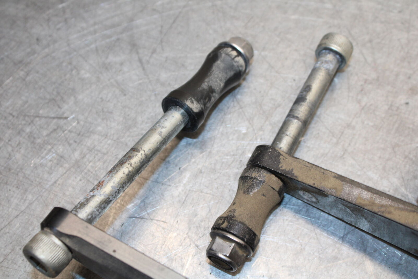 09-11 TRIUMPH DAYTONA 675 AFTERMARKET FRAME SLIDERS SET BB652