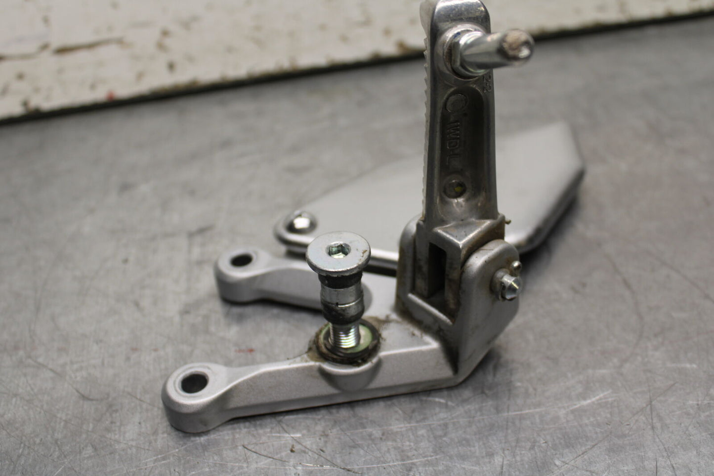19-24 YAMAHA R3 LEFT REARSET REAR SET DRIVER FOOT PEG REST STOP BB736