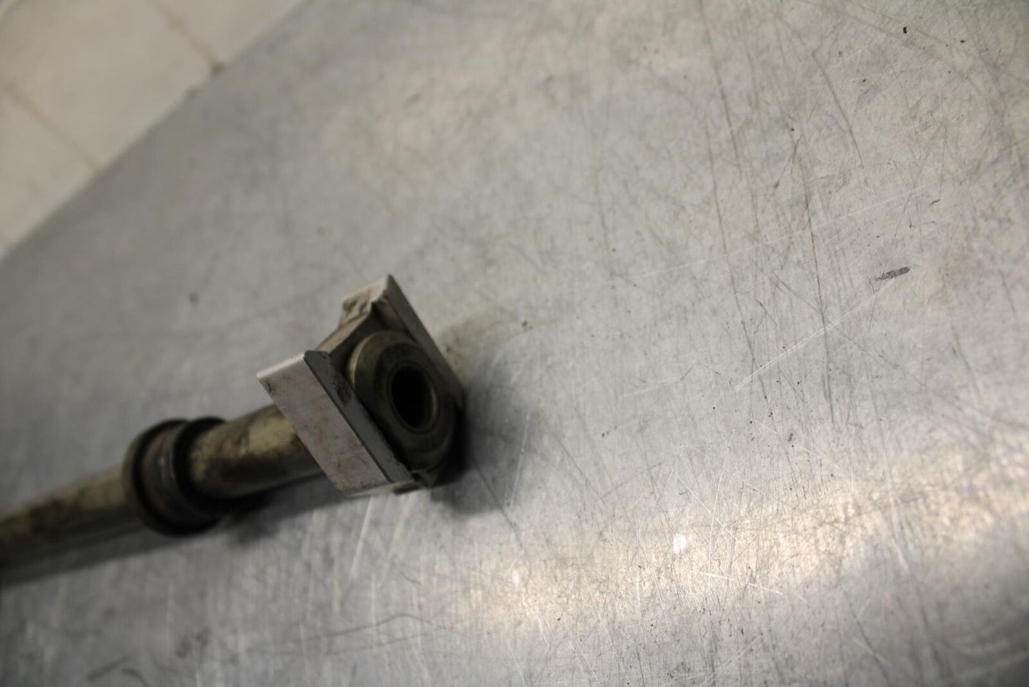 14-15 TRIUMPH STREET TRIPLE R REAR AXLE BACK WHEEL RIM PIVOT BOLT AXEL BB441