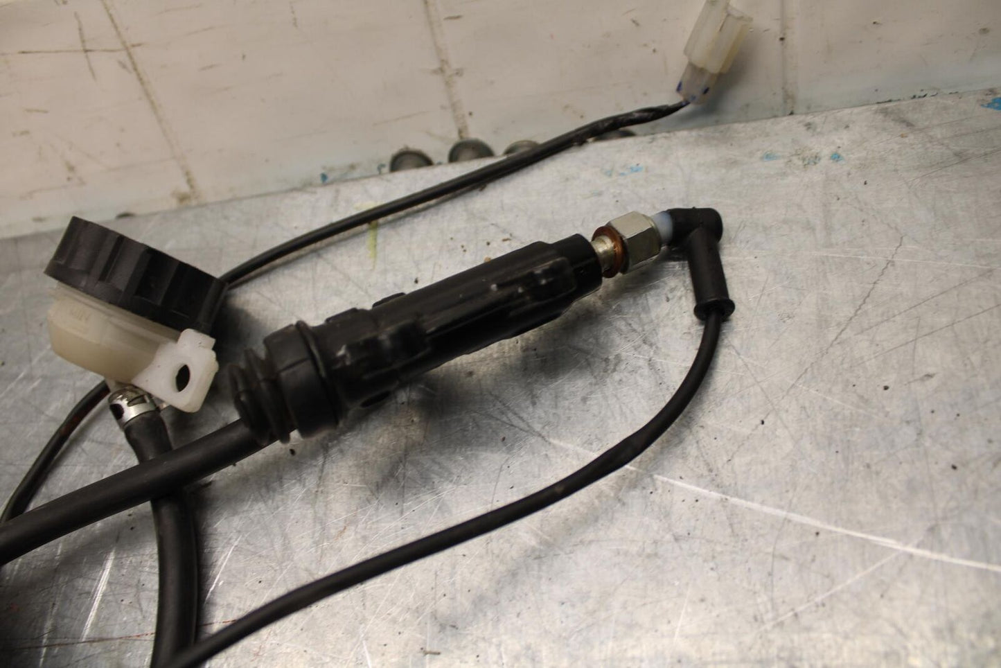 18 KTM RC 390 REAR BACK BRAKE MASTER CYLINDER W RESERVOIR BB442