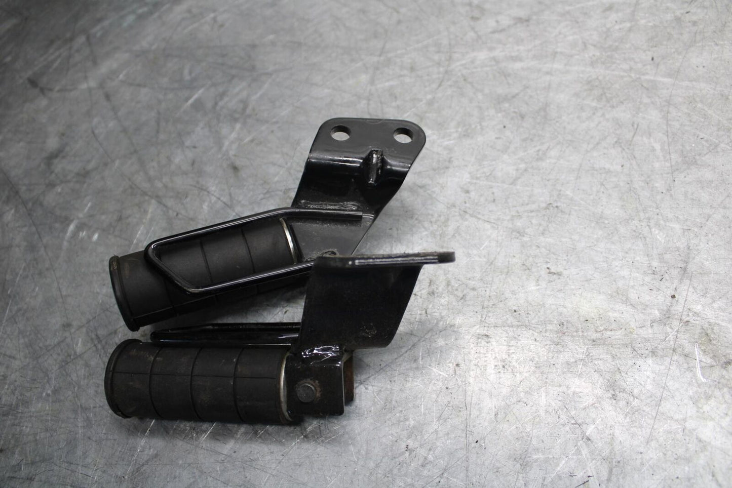 2007 Suzuki Boulevard M50 REAR PASSENGER PEG BB537