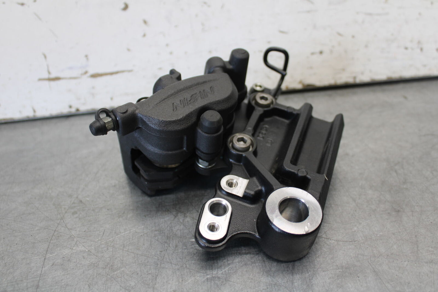 18-23 KAWASAKI NINJA 400 REAR BACK BRAKE CALIPER W MOUNT BRACKET BB679