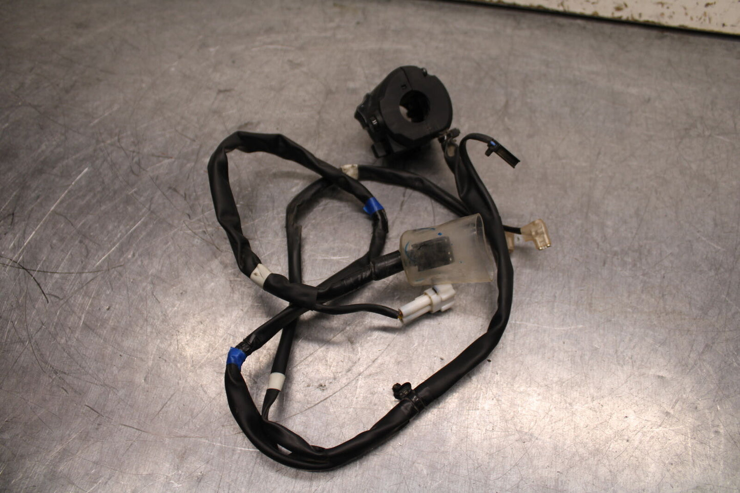 19-24 YAMAHA R3 LEFT CLIP ON HANDLE HORN SIGNALS SWITCH SWITCHES BB736