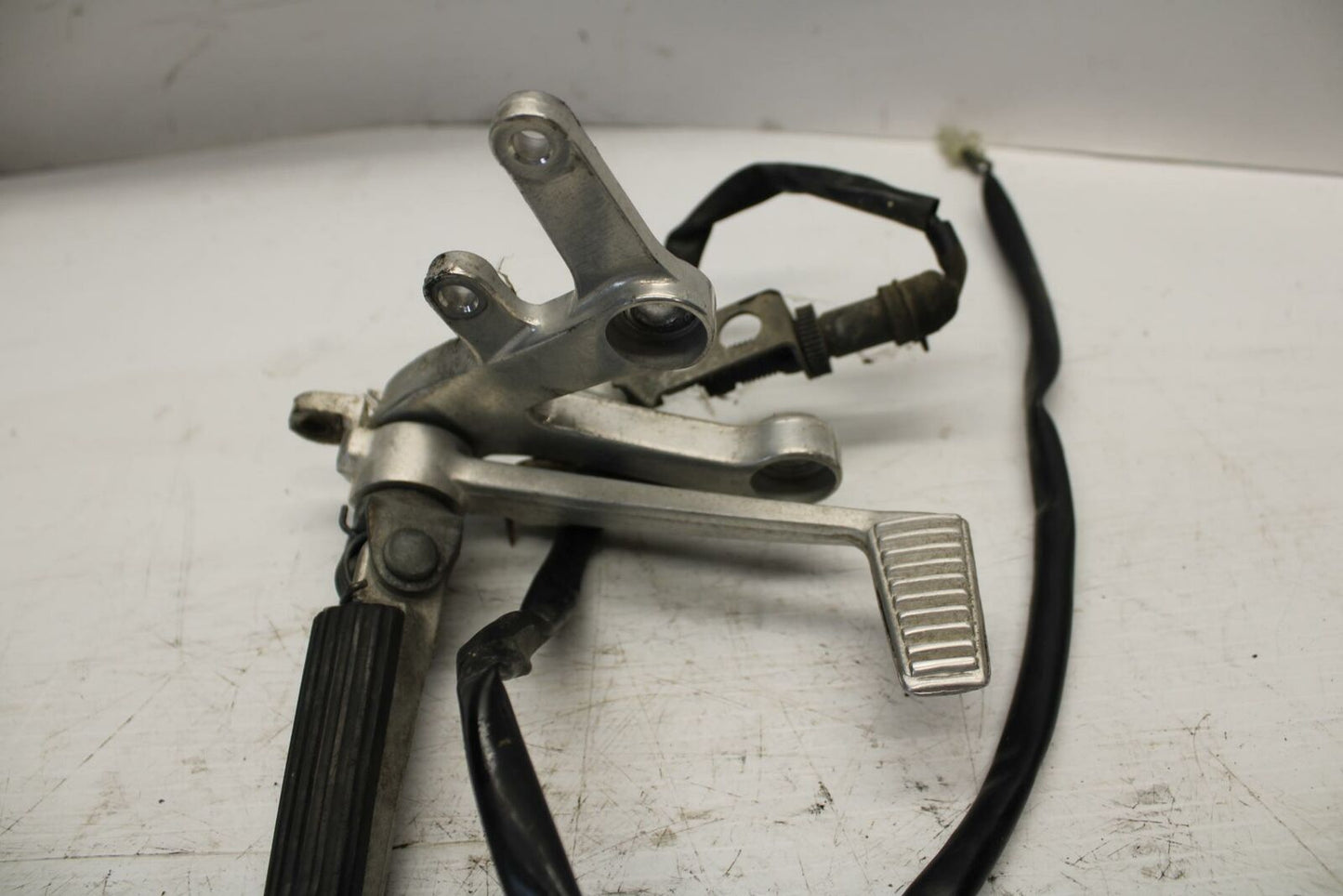 00-01 HONDA CBR929RR RIGHT REARSET REAR SET DRIVER FOOT PEG REST BB265