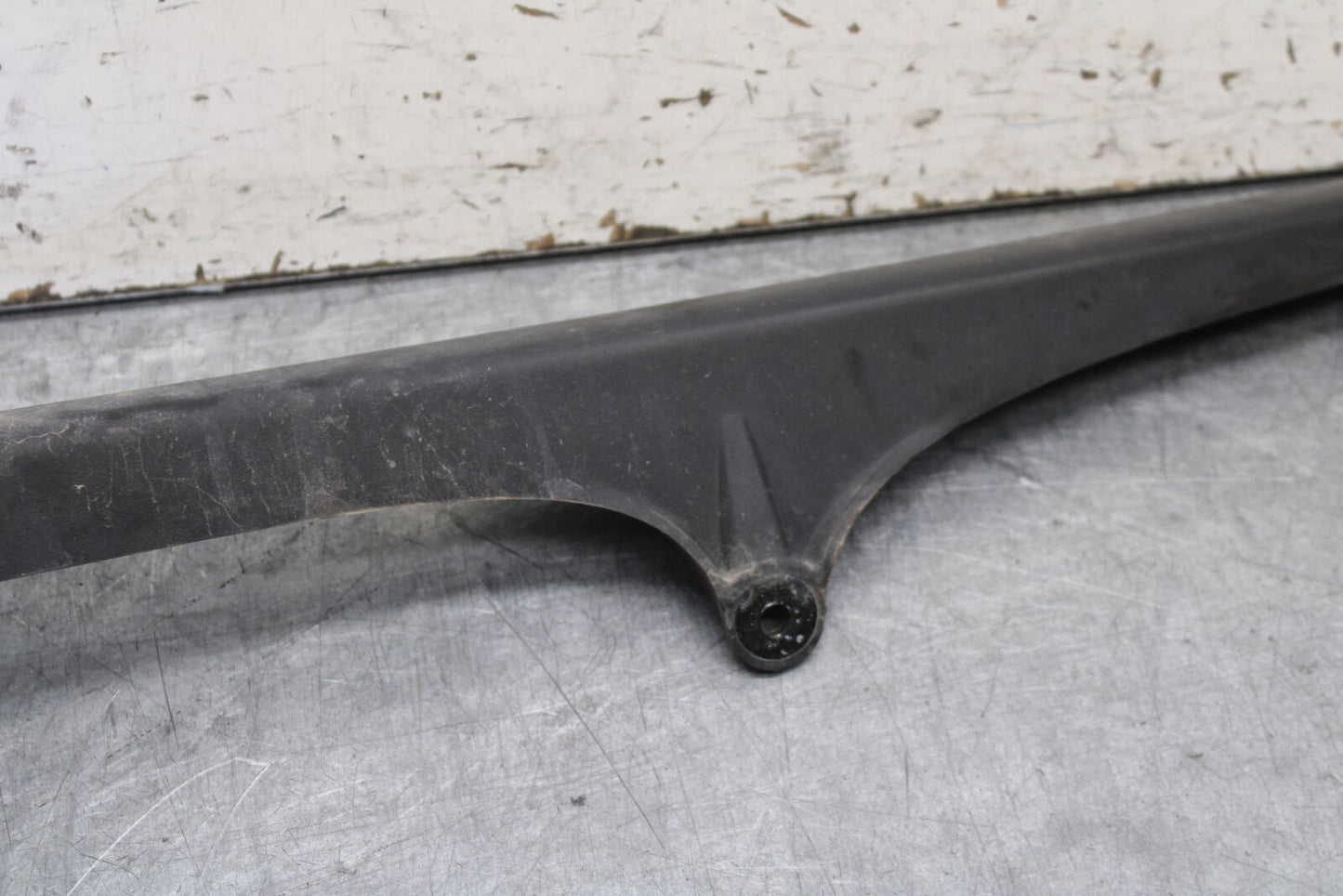 07-08 TRIUMPH DAYTONA 675 REAR BACK DRIVE CHAIN GUARD COVER T2050400 BB685