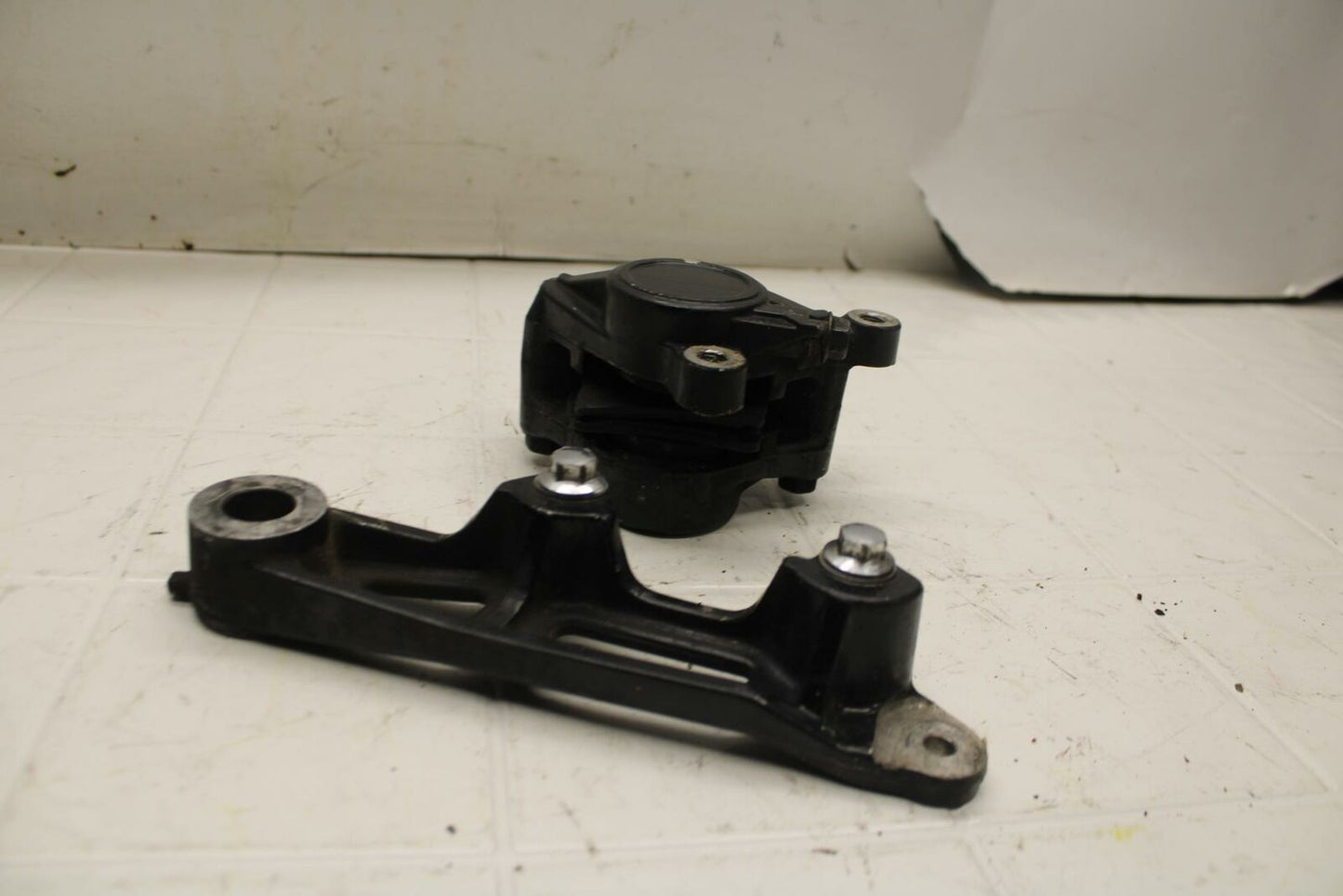 92-93 YAMAHA FJ1200A ABS REAR BACK BRAKE CALIPER W MOUNT BRACKET BB07