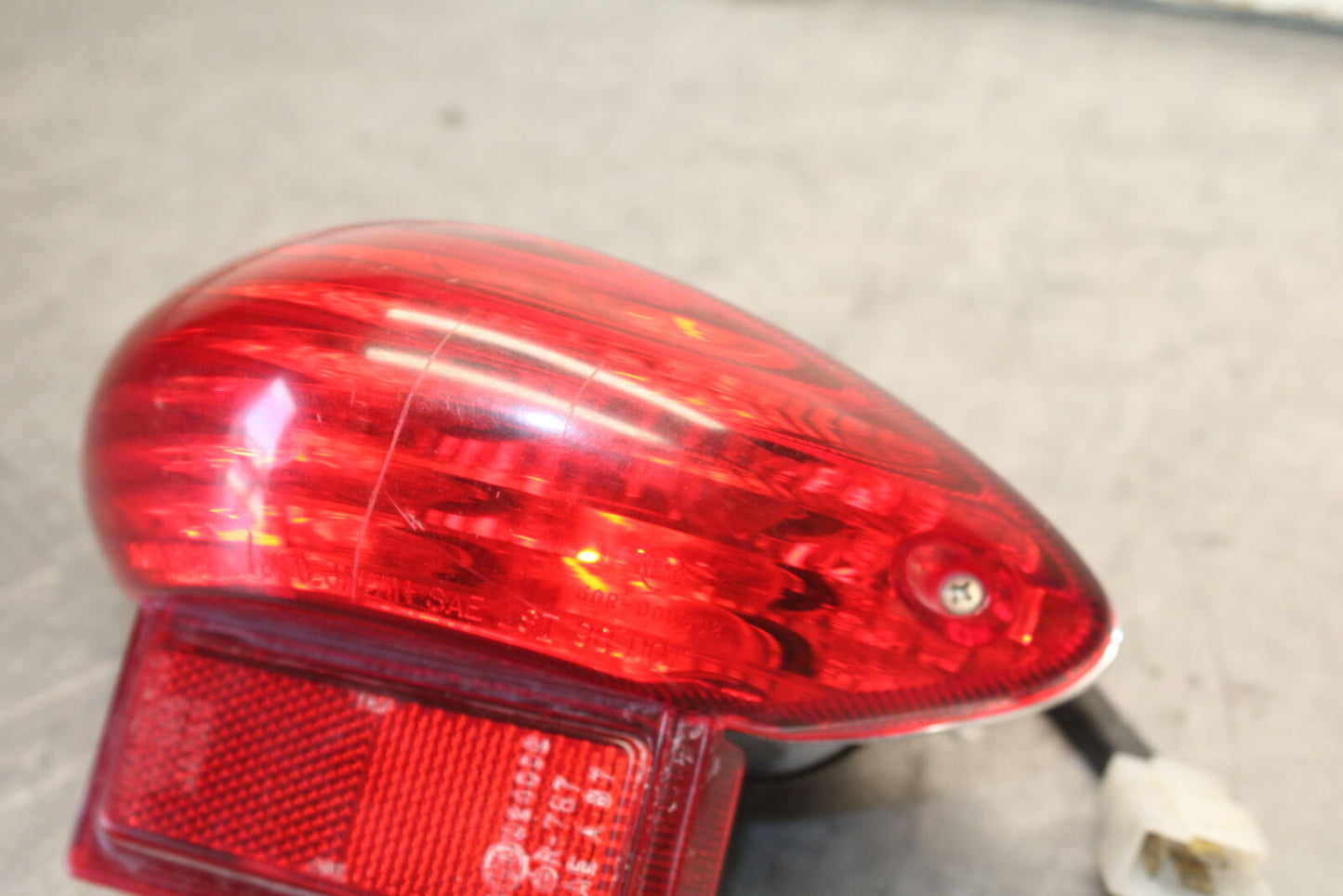 04-05 SUZUKI KATANA 750 GSX750F REAR TAIL TAILLIGHT BACK BRAKE LIGHT BB110