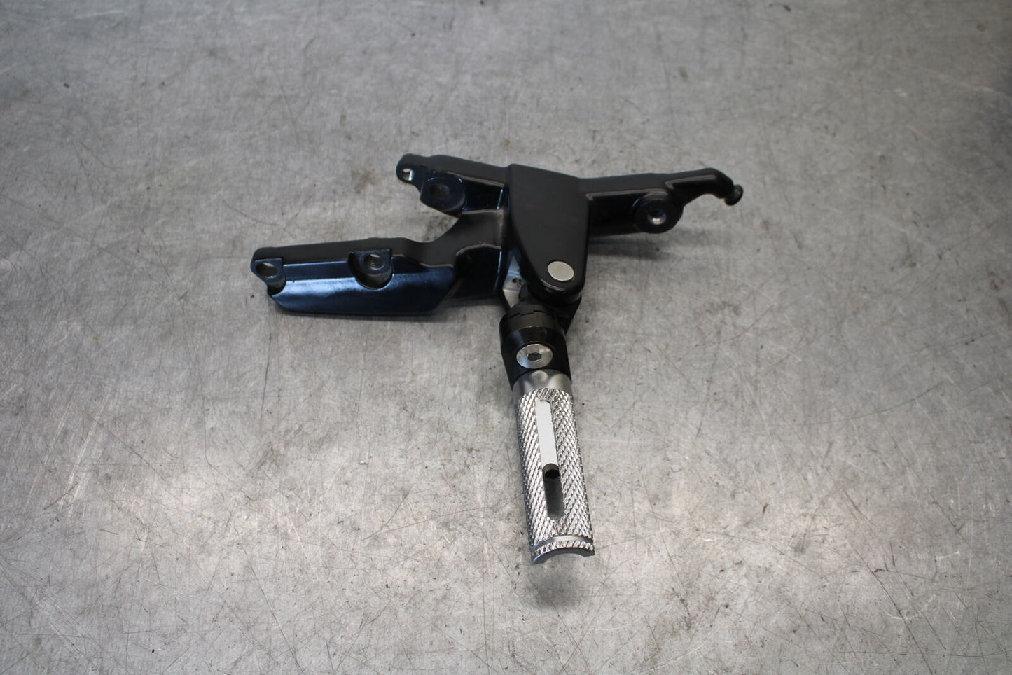 19-21 TRIUMPH SPEED TWIN 1200 RIGHT REARSET REAR SET DRIVER FOOT PEG BB653