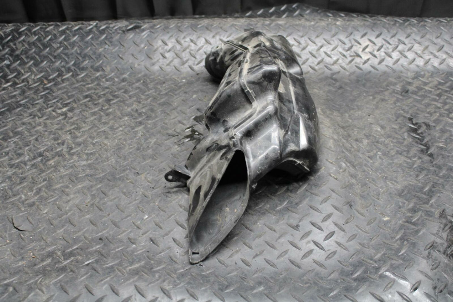 08-09 SUZUKI GSXR600 LEFT RAM AIR INTAKE DUCT TUBE BB204