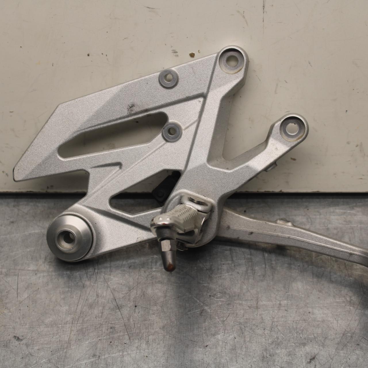 2016 BMW S1000R ABS RIGHT REARSET REAR SET DRIVER FOOT PEG REST STOP BB604
