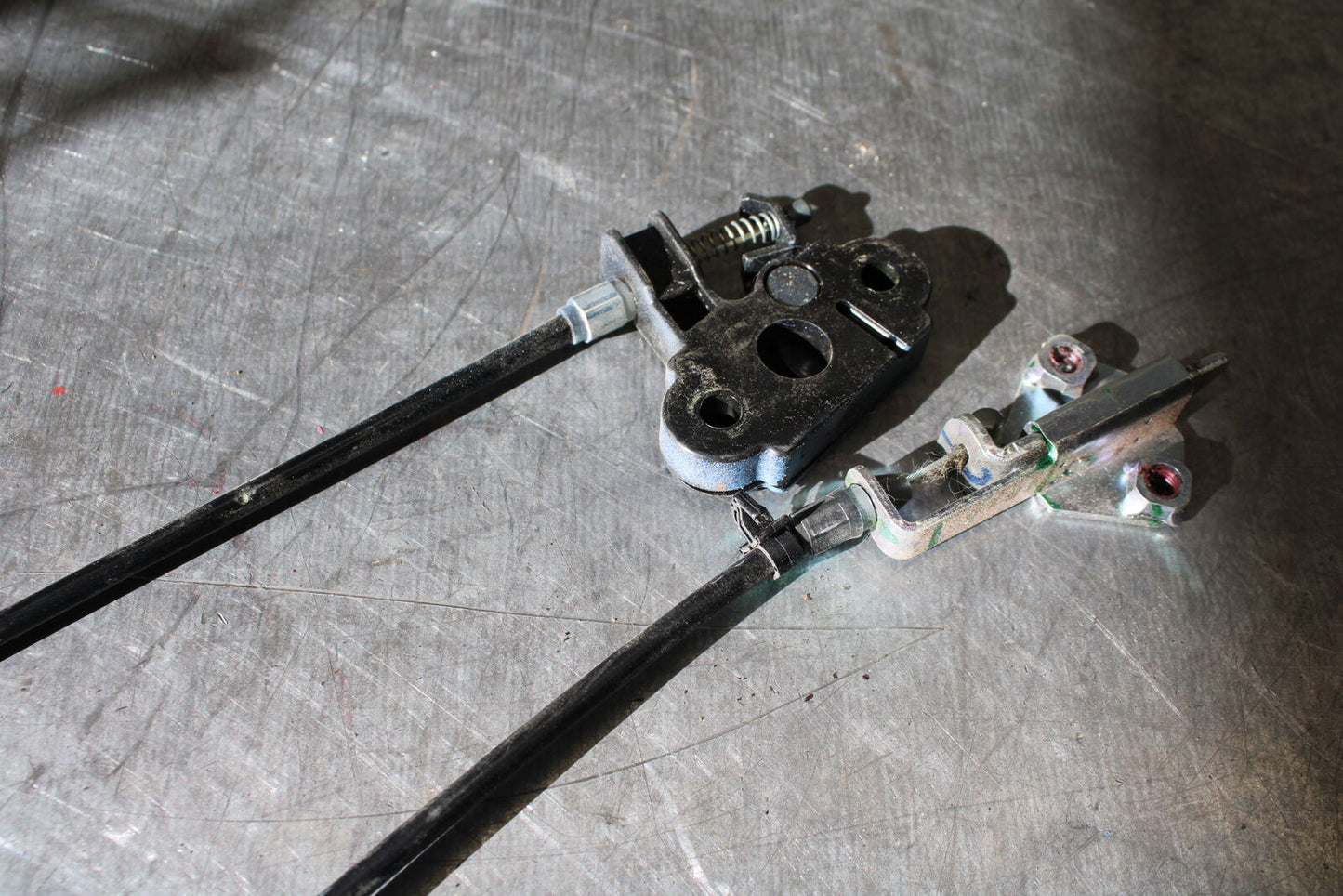 19-22 KAWASAKI Z400 REAR & FRONT SEAT LATCH LOCK ASSEMBLY BB708