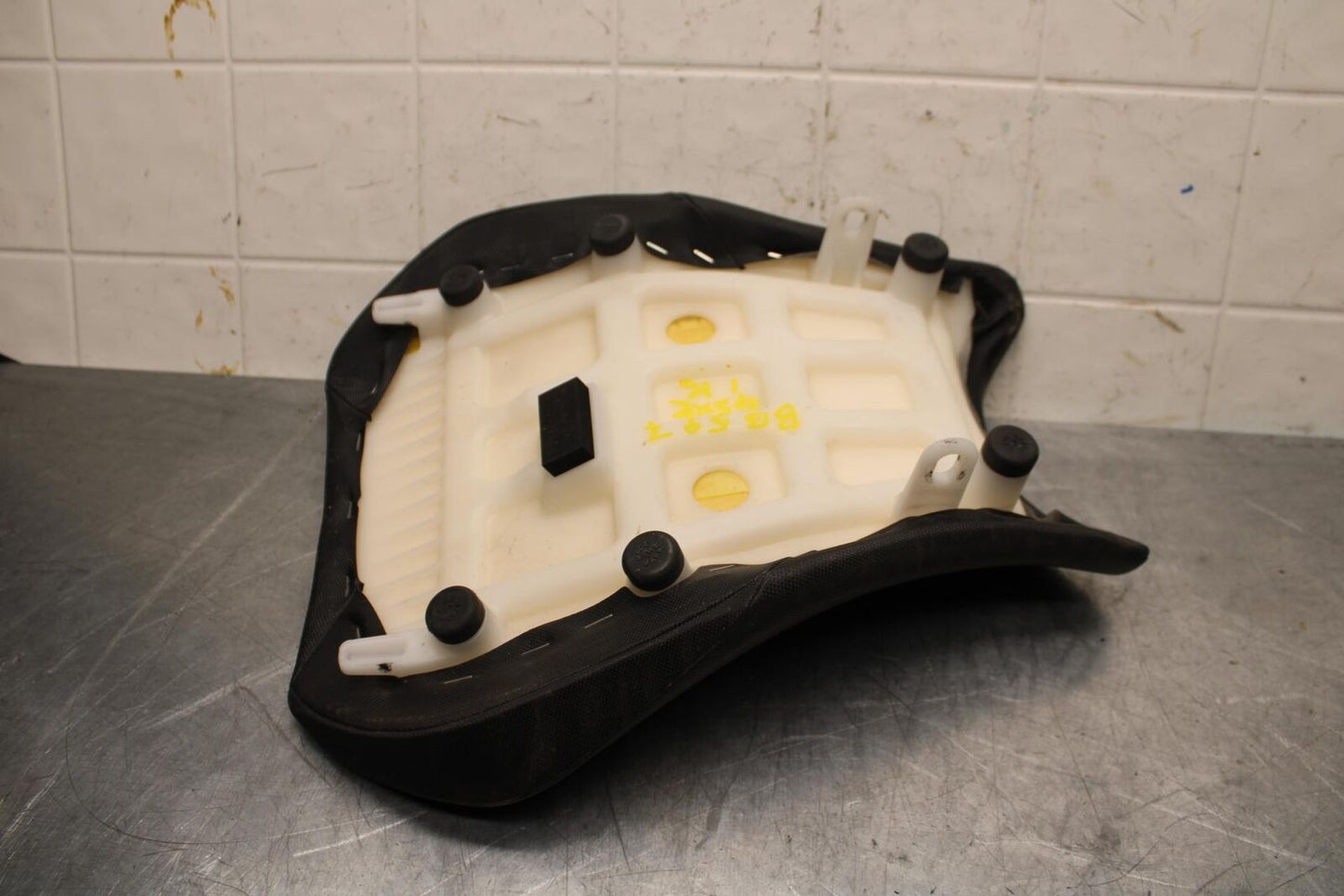 20 SUZUKI GSXR 1000 FRONT DRIVERS SEAT PAD SADDLE PILLION BB597