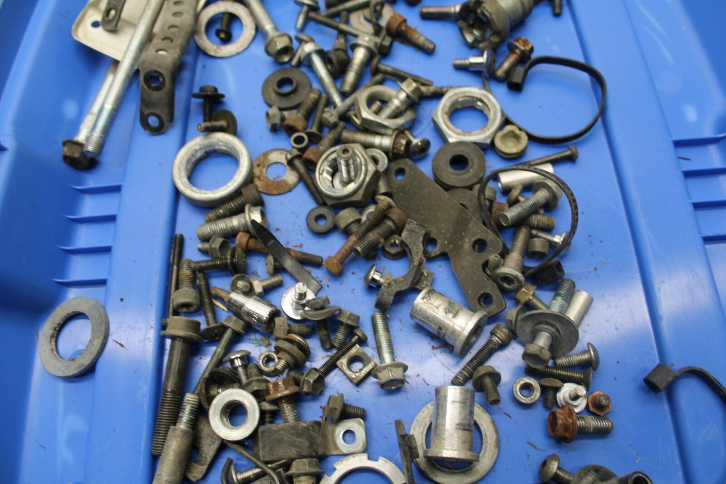 1997 Suzuki GSXR750 LEFT OVER MOUNTING BOLTS HARDWARE MOTOR SCREWS BB39