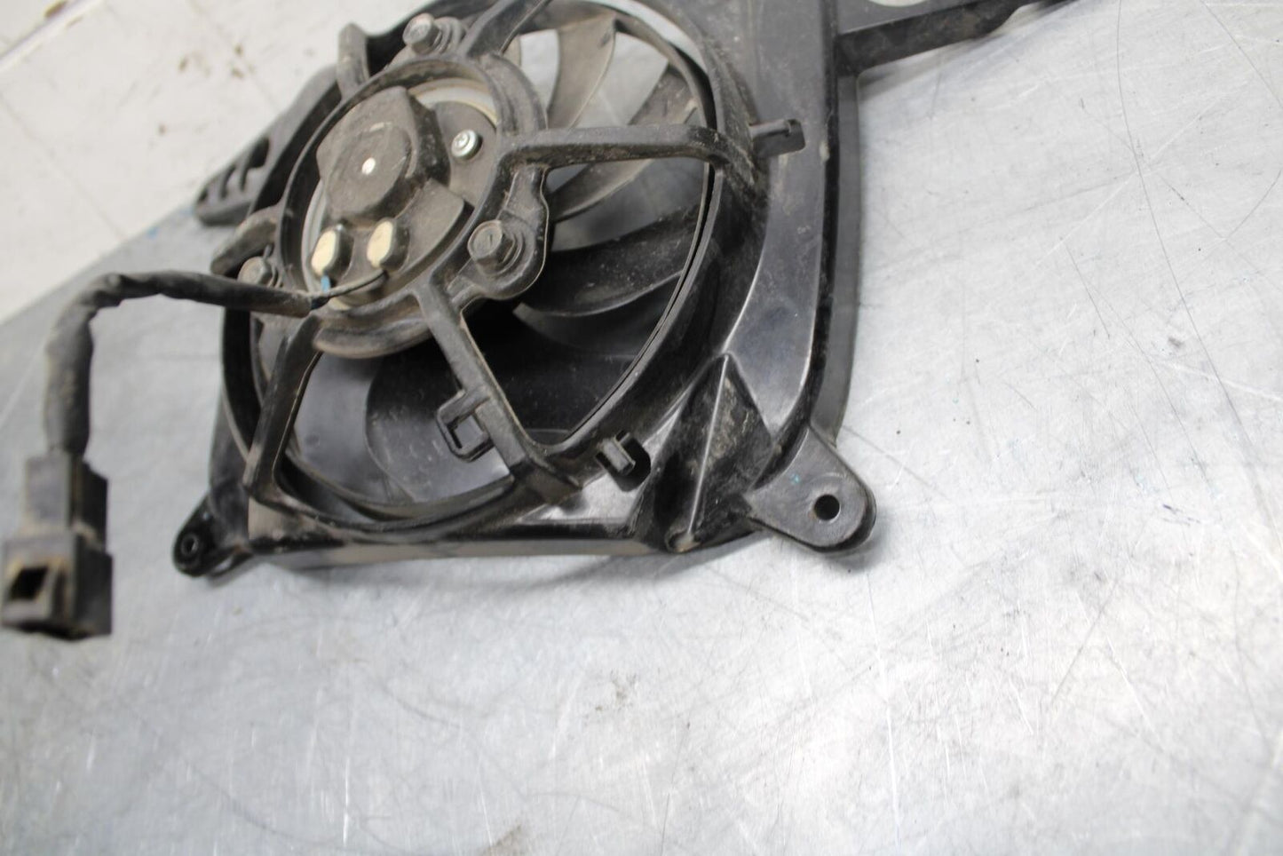 17-21 TRIUMPH STREET TRIPPLE R ABS ENGINE RADIATOR COOLING FAN bb452