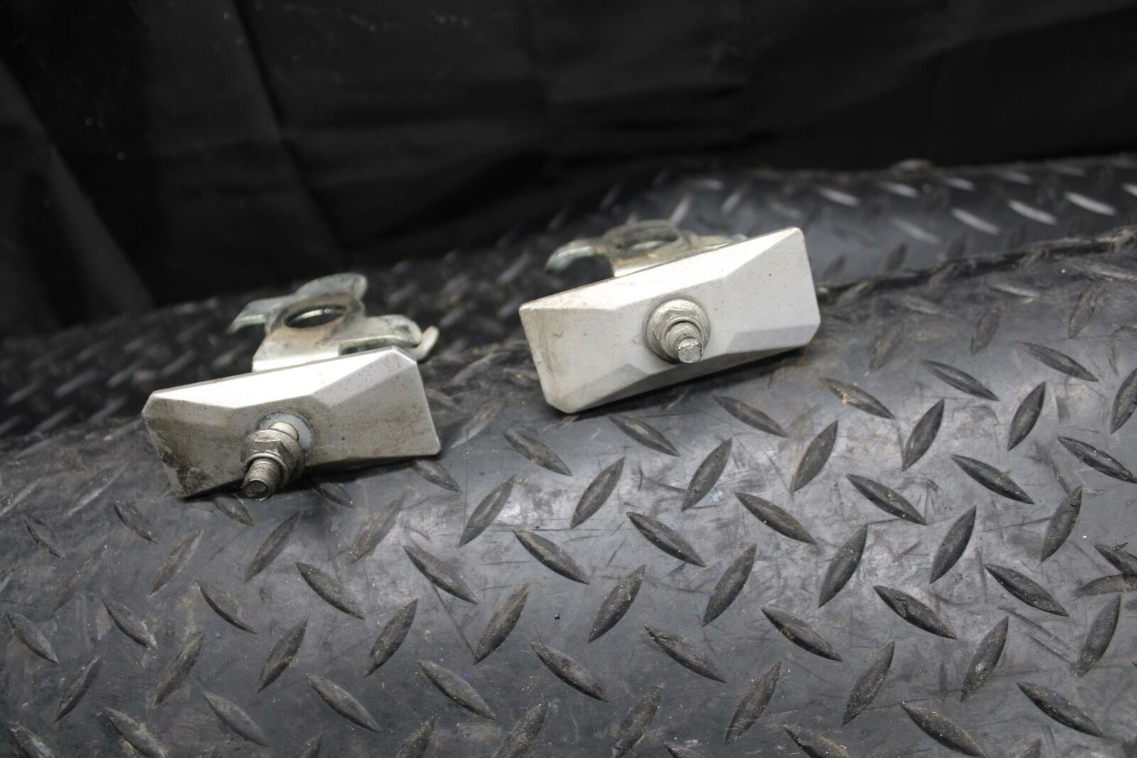 03 SUZUKI SV650S SWINGARM CHAIN TENSIONER ADJUSTMENT BRACKETS  BB219