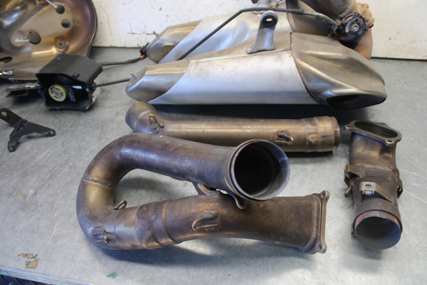 12-15 DUCATI 1199 PANIGALE FULL EXHAUST SYSTEM HEADERS PIPE MUFFLER BB699