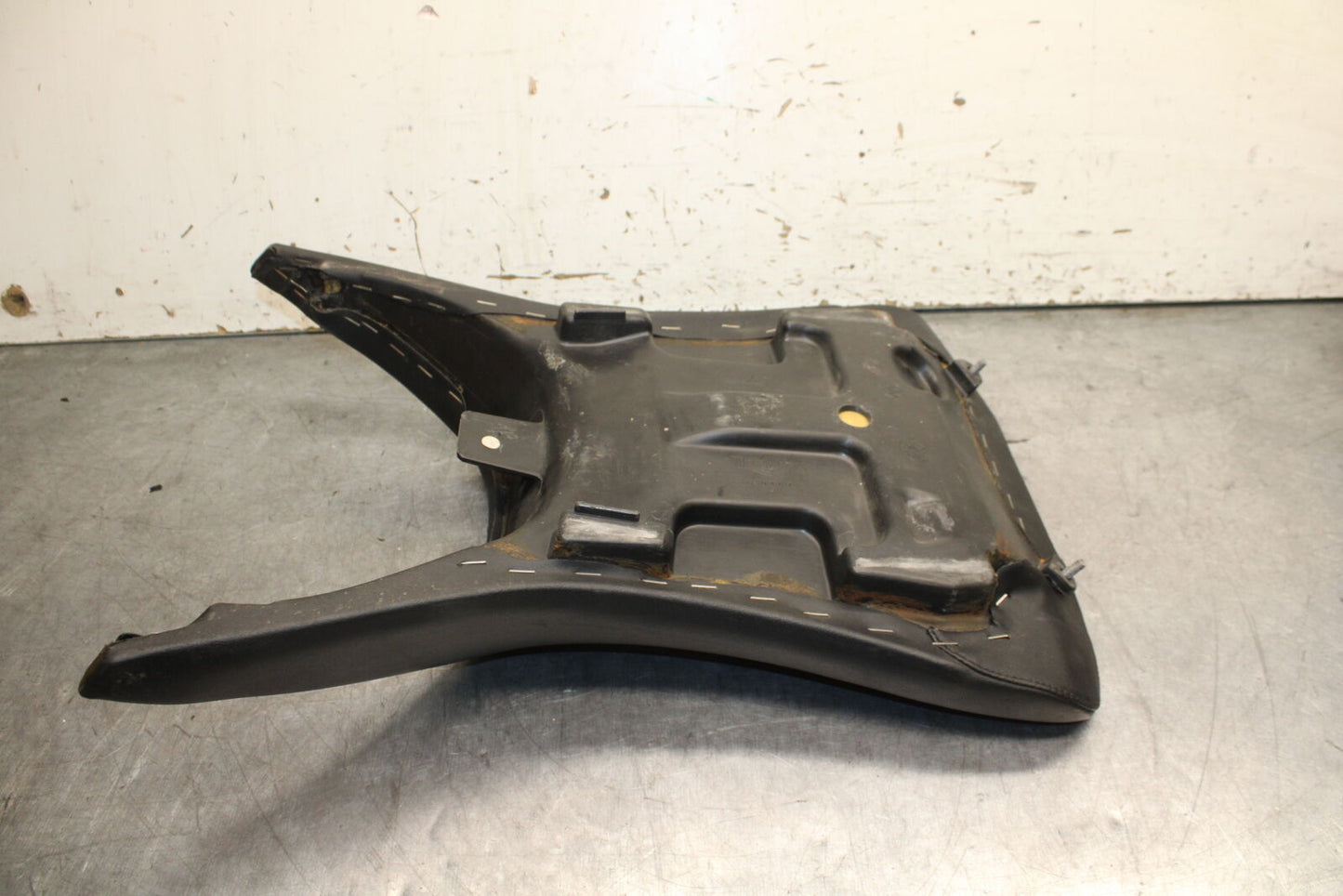 03-04 TRIUMPH DAYTONA 600 FRONT DRIVERS SEAT PAD SADDLE PILLION BB745