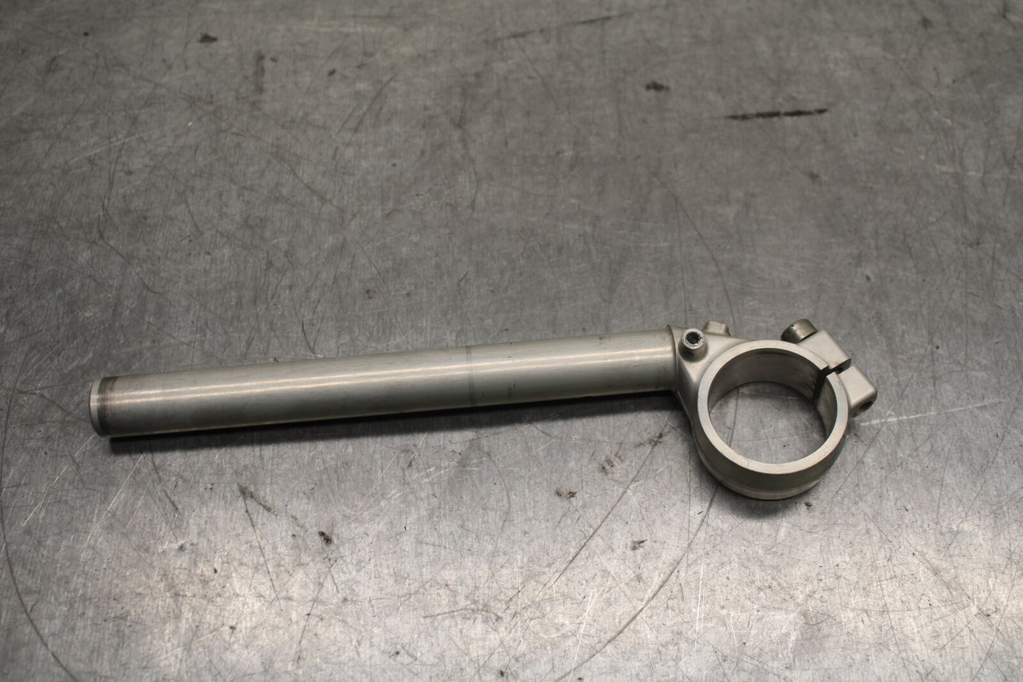 03-04 TRIUMPH DAYTONA 600 RIGHT CLIP ON HANDLEBAR BB745