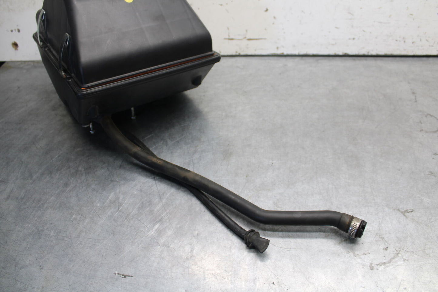 06-07 DUCATI MONSTER 695 AIRBOX AIR INTAKE FILTER BOX BB674