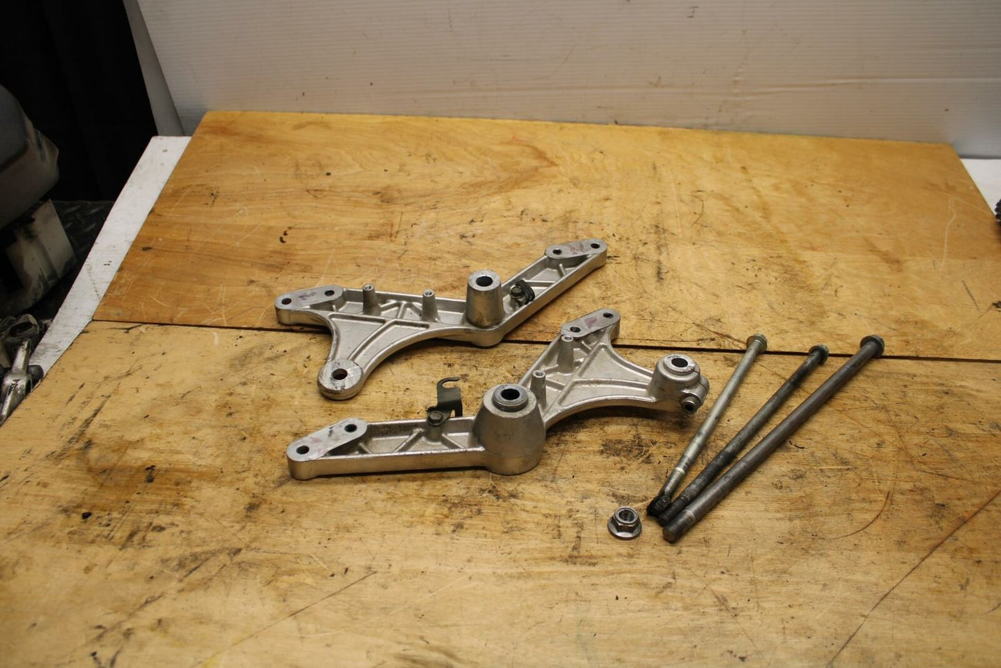 02-03 SUZUKI VSTROM 1000 ENGINE MOTOR MOUNTS BB331