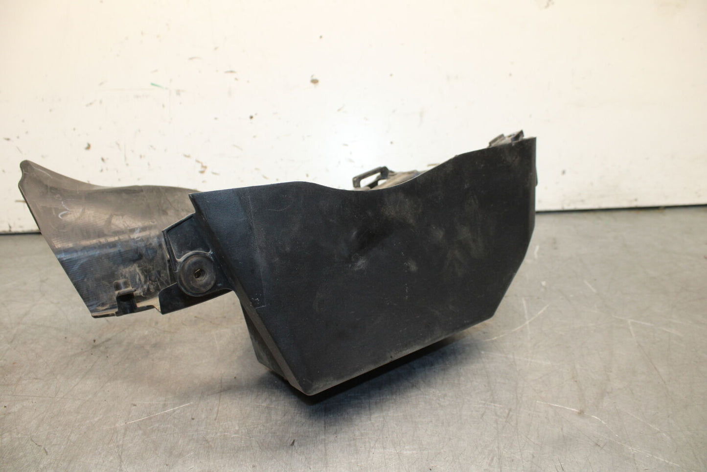 12-17 KAWASAKI ER-6N Z650 REAR BACK TAIL UNDERTAIL BATTERY TRAY PLASTIC BB709