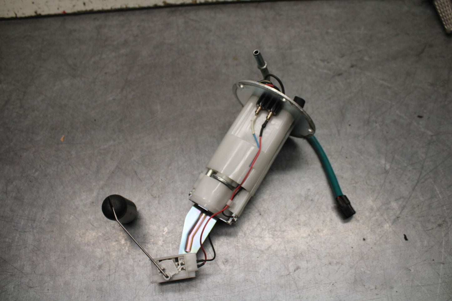 24-25 KAWASAKI NINJA ZX6R FUEL PUMP GAS PETROL SENDER UNIT BB726
