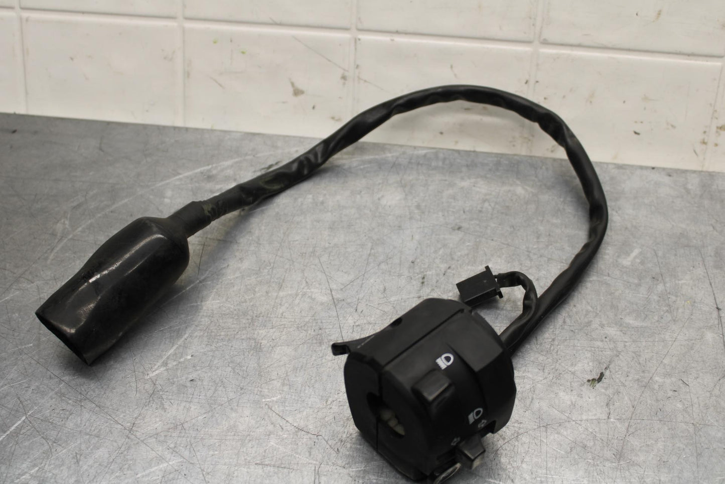 19-22 KAWASAKI Z400 LEFT CLIP ON HANDLE HORN SIGNALS SWITCH BB586