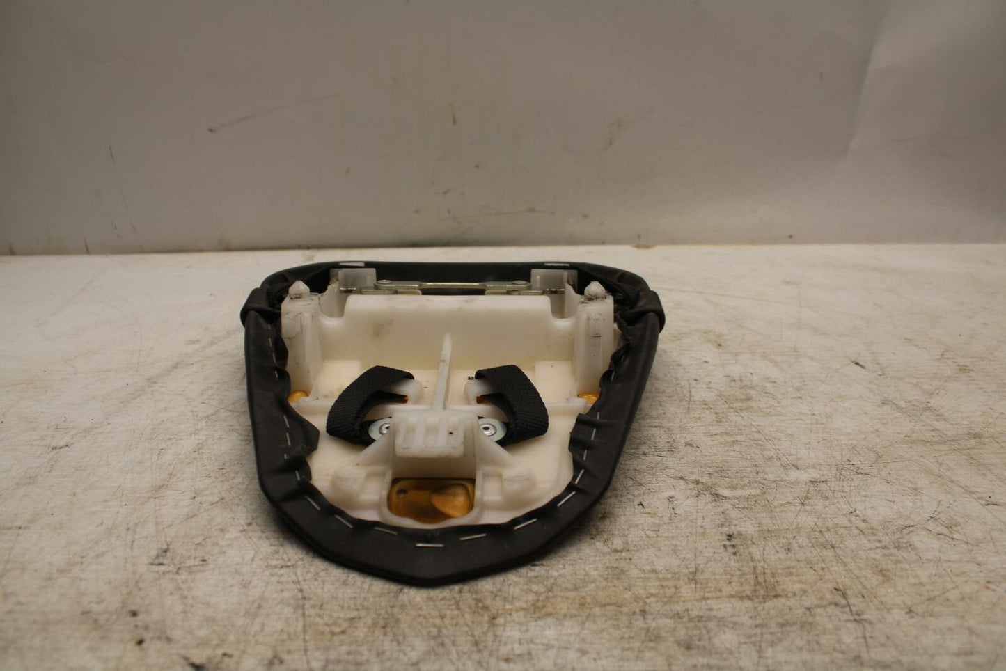 08 YAMAHA YZF R6 2c0 REAR BACK PASSENGER TANDEM SEAT PAD SADDLE PILLION BB365