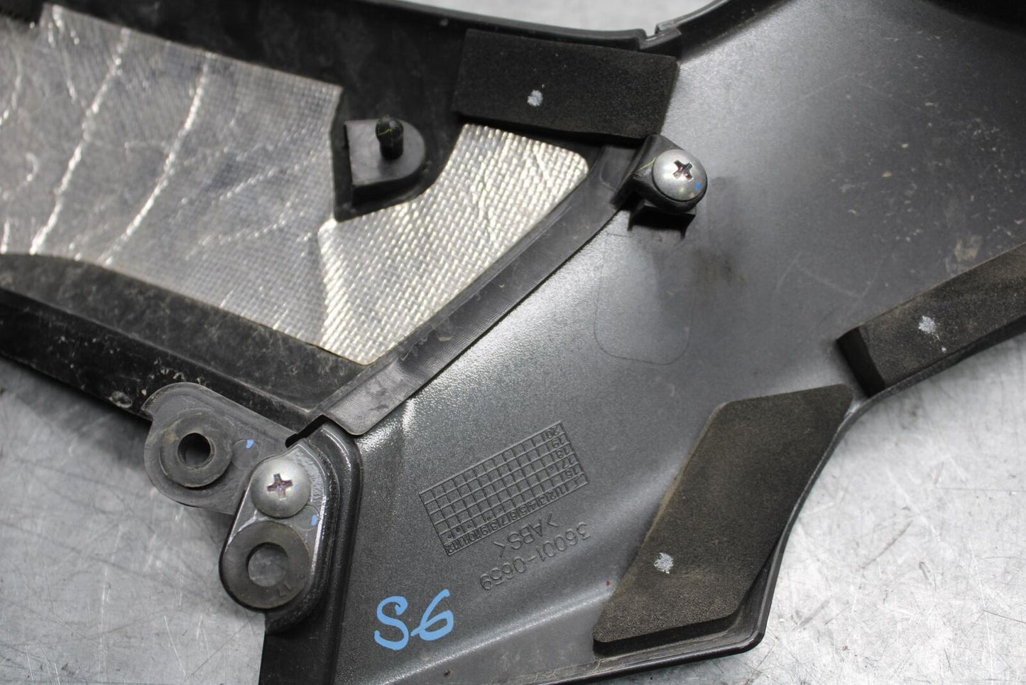 17 KAWASAKI Z900 ZR900 RIGHT LEFT SIDE SEAT PANELS TRIMS COWLS FAIRINGS BB549