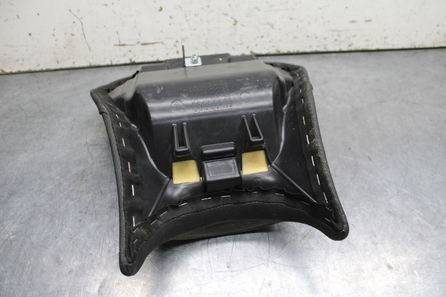 19-22 KAWASAKI Z400 FRONT DRIVERS SEAT PAD SADDLE PILLION BB738