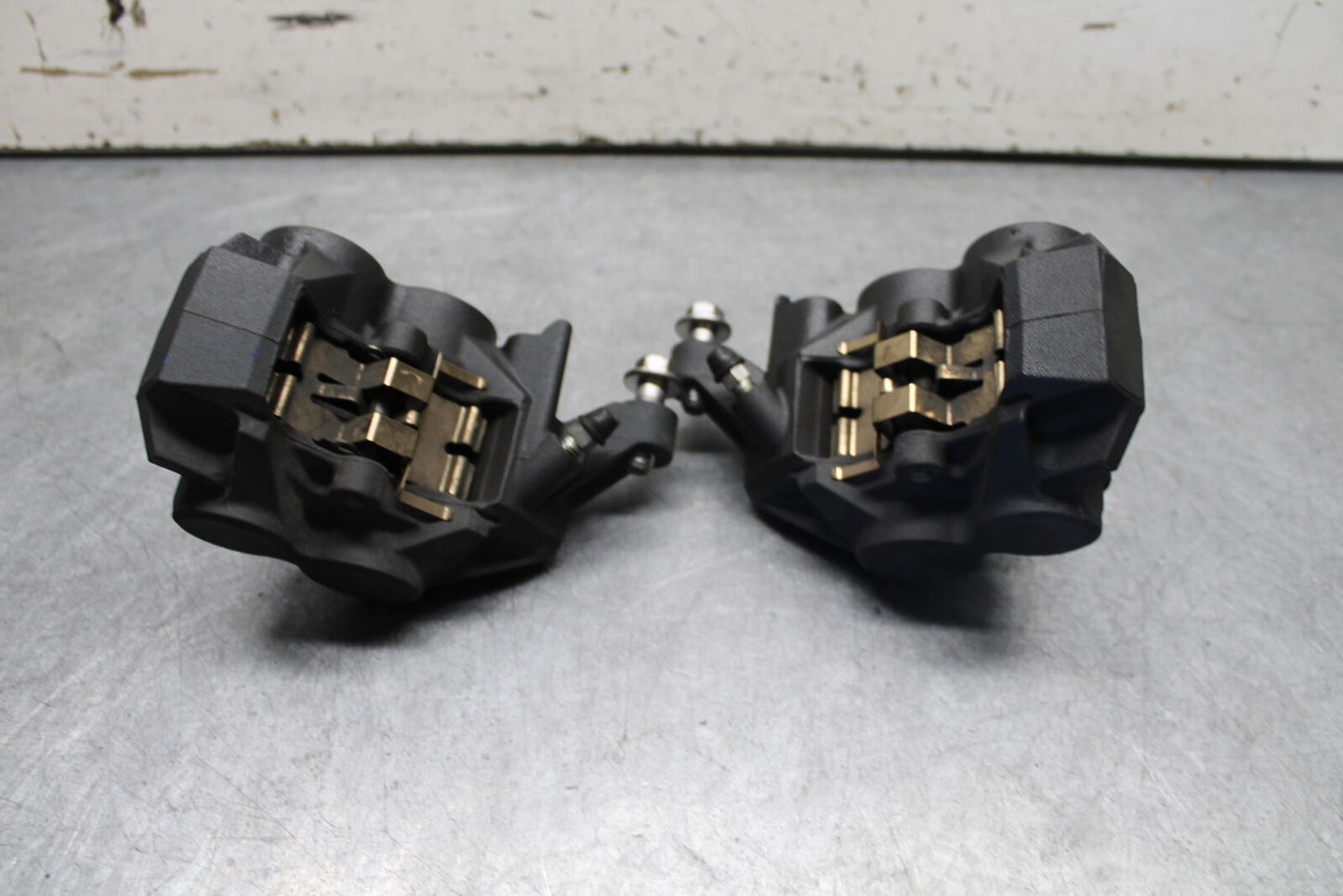 18-24 YAMAHA MT-07 RIGHT LEFT FRONT BRAKE CALIPER SET PAIR CALIPERS BB662