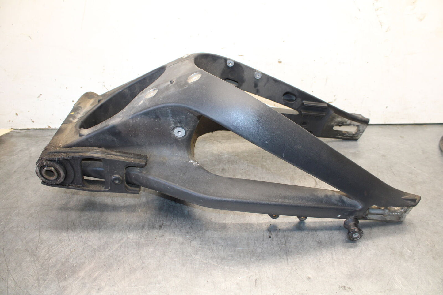 07-08 TRIUMPH DAYTONA 675 REAR SWINGARM BACK SUSPENSION SWING ARM T2051694 BB685