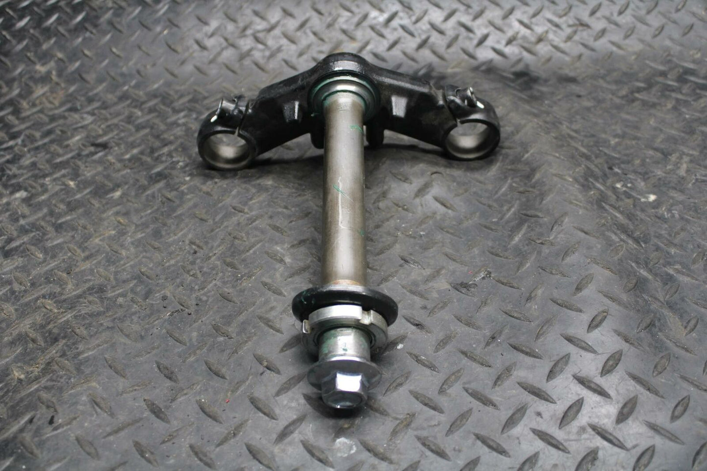 17 KAWASAKI NINJA 300 FRONT FORKS CLAMP LOWER TRIPLE TREE STEM BB215