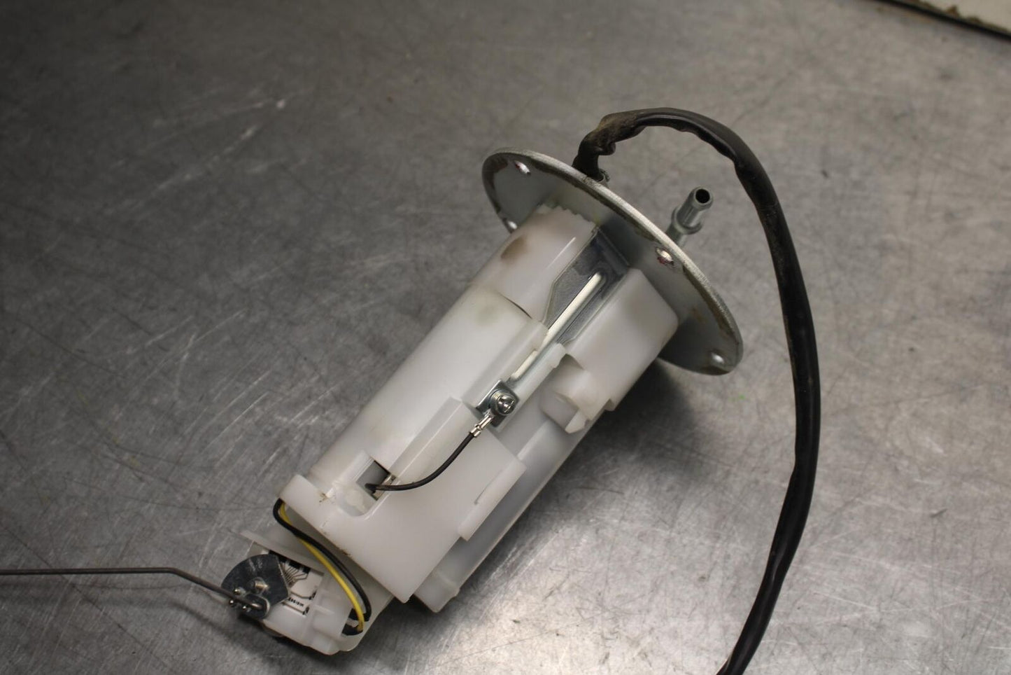 23-24 KAWASAKI NINJA ZX4R FUEL PUMP GAS PETROL SENDER UNIT BB638