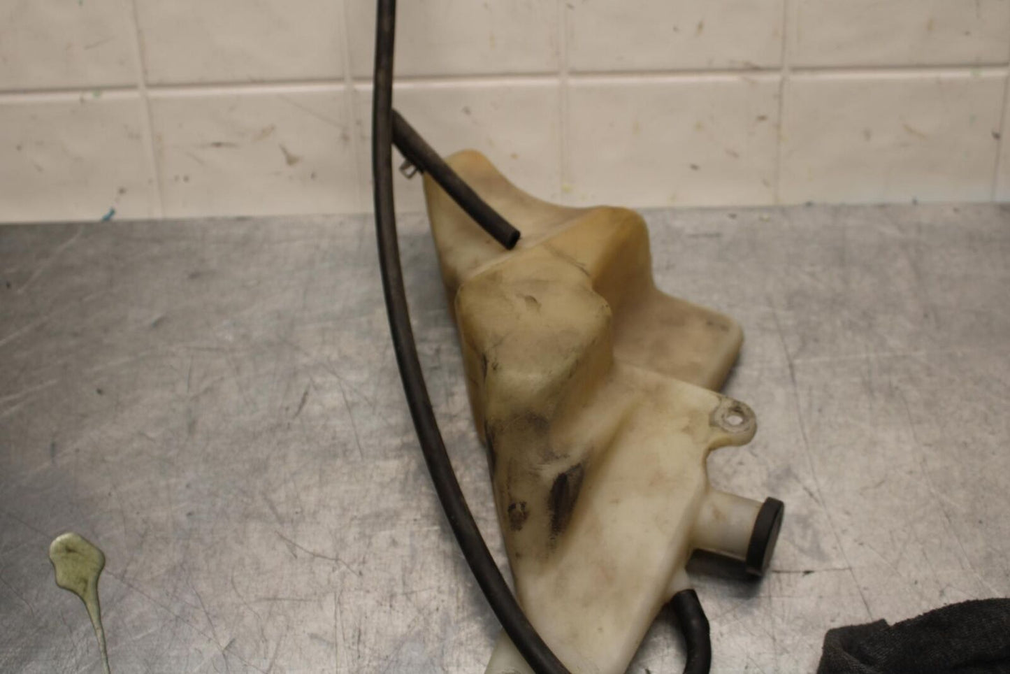 1999 Suzuki GSXR600 COOLANT WATER TANK RESERVOIR BOTTLE BB580