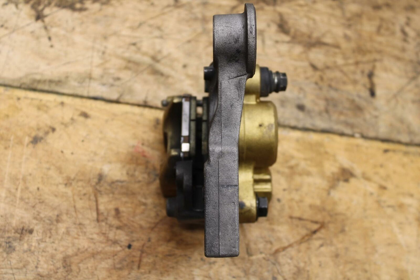 98-05 HONDA SUPER HAWK 1000 VTR1000F REAR BACK BRAKE CALIPER W MOUNT BB341