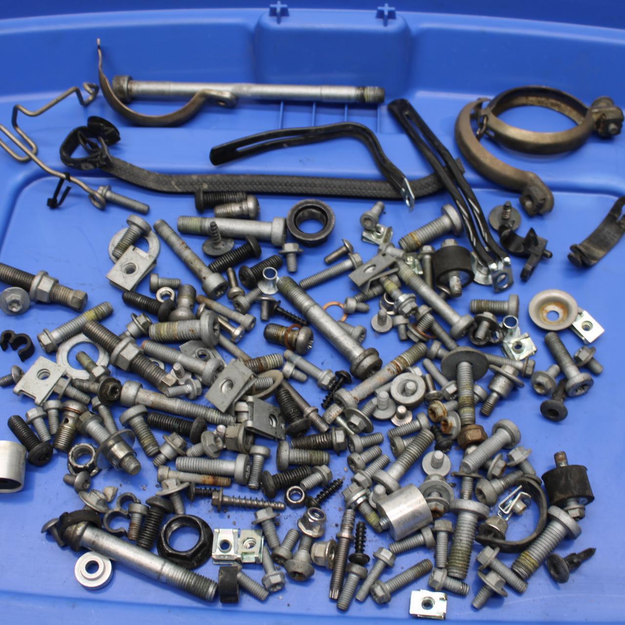 16-18 KTM 690 DUKE MISCELLANEOUS MOUNTING BOLTS HARDWARE MOTOR SCREWS BB631