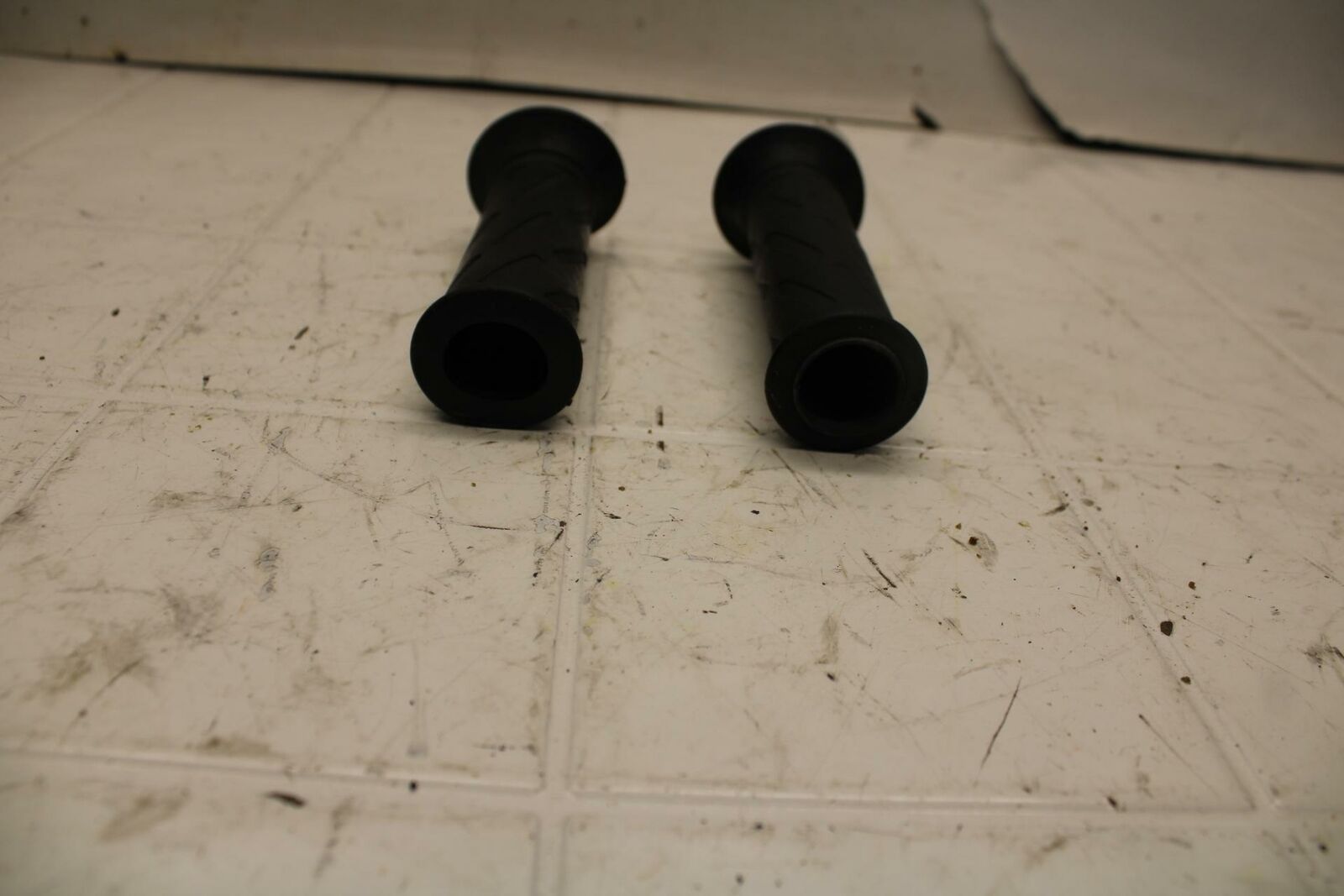 01 SUZUKI GSXR1000 RIGHT THROTTLE GRIP BB10