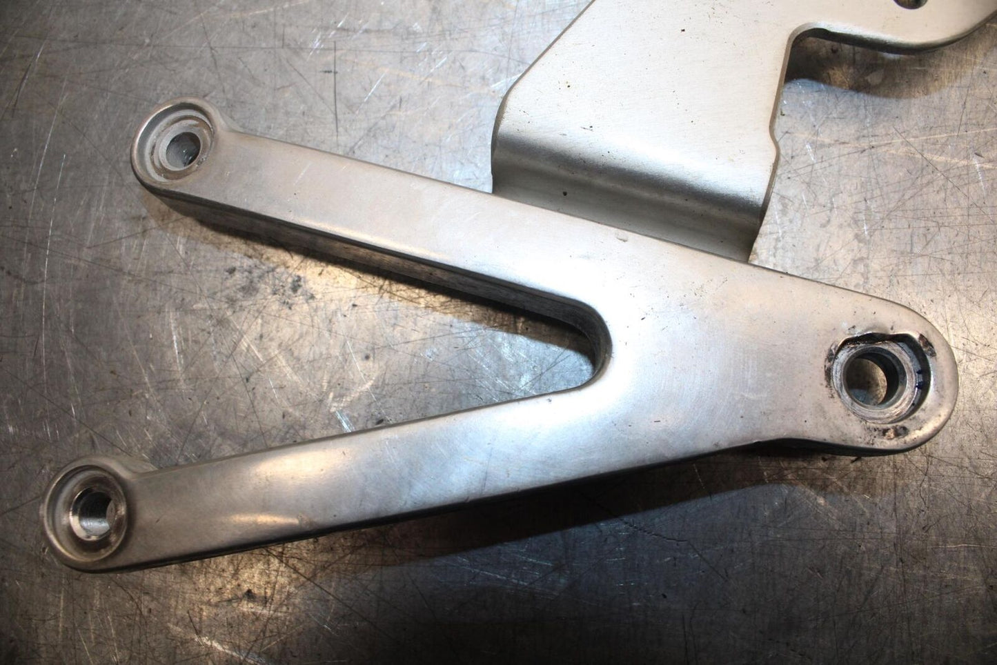 98-99 YAMAHA YZF R1 LEFT REARSET REAR SET DRIVER FOOT PEG BRACKET MOUNT BB74