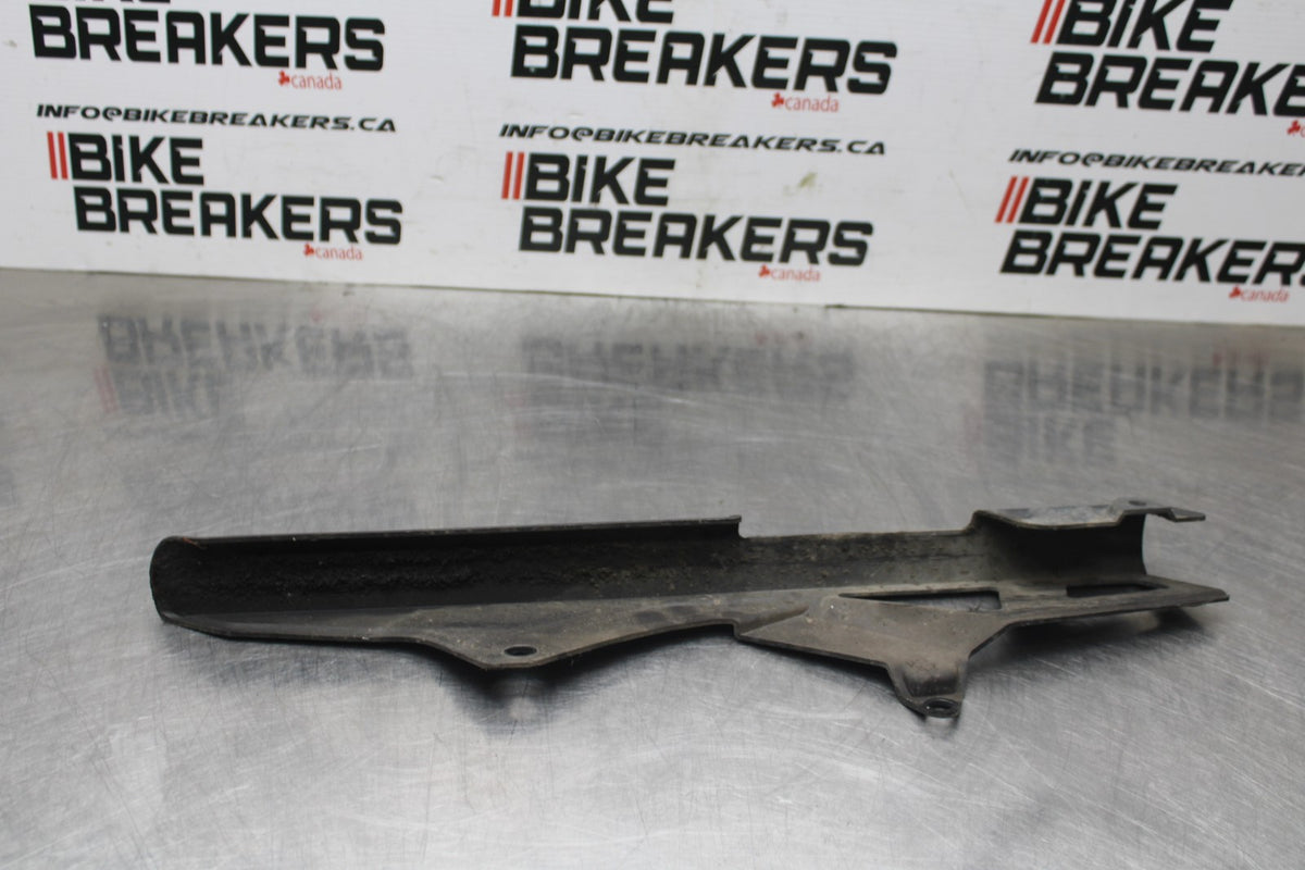 06-07 SUZUKI GSXR 600 REAR BACK DRIVE CHAIN GUARD COVER SHIELD BB845