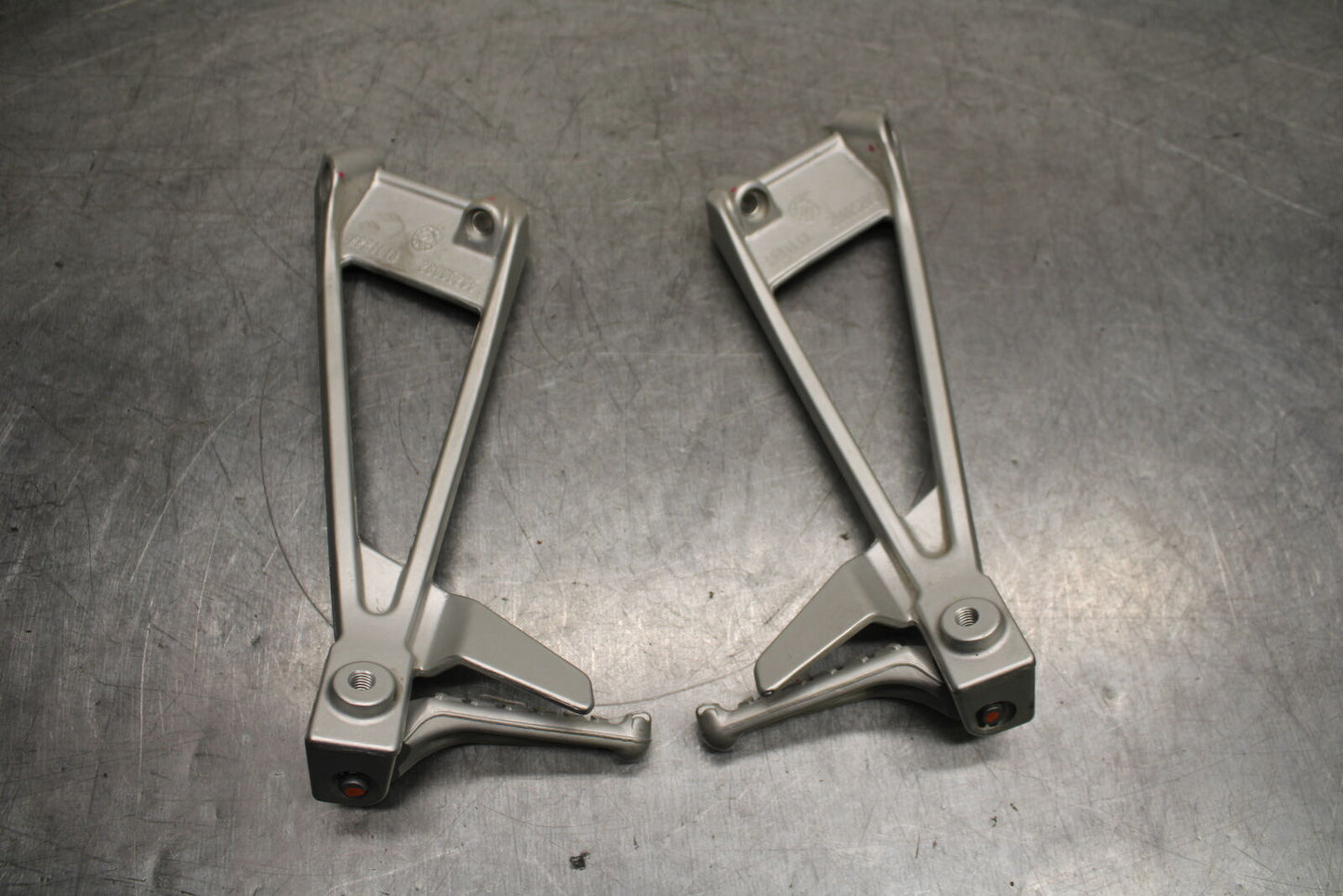 21-24 APRILIA TUONO 660 FACTORY REAR BACK PASSENGER PEG SET PAIR BB733