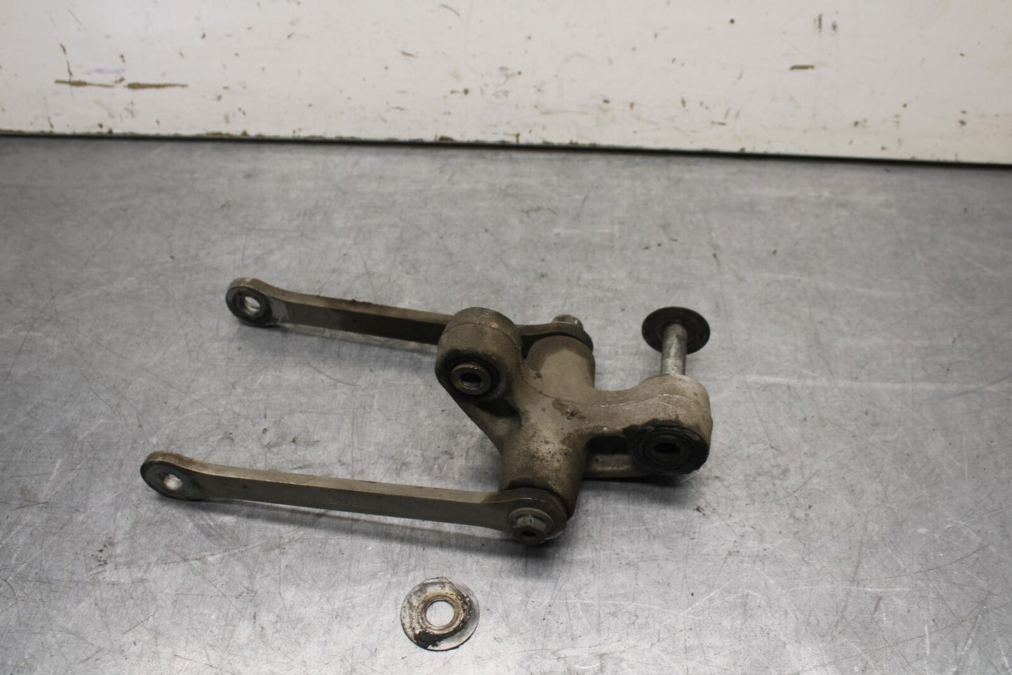 01-03 SUZUKI GSXR600 REAR DOGBONE SHOCK LINKAGE LINK 62600-35870 BB633