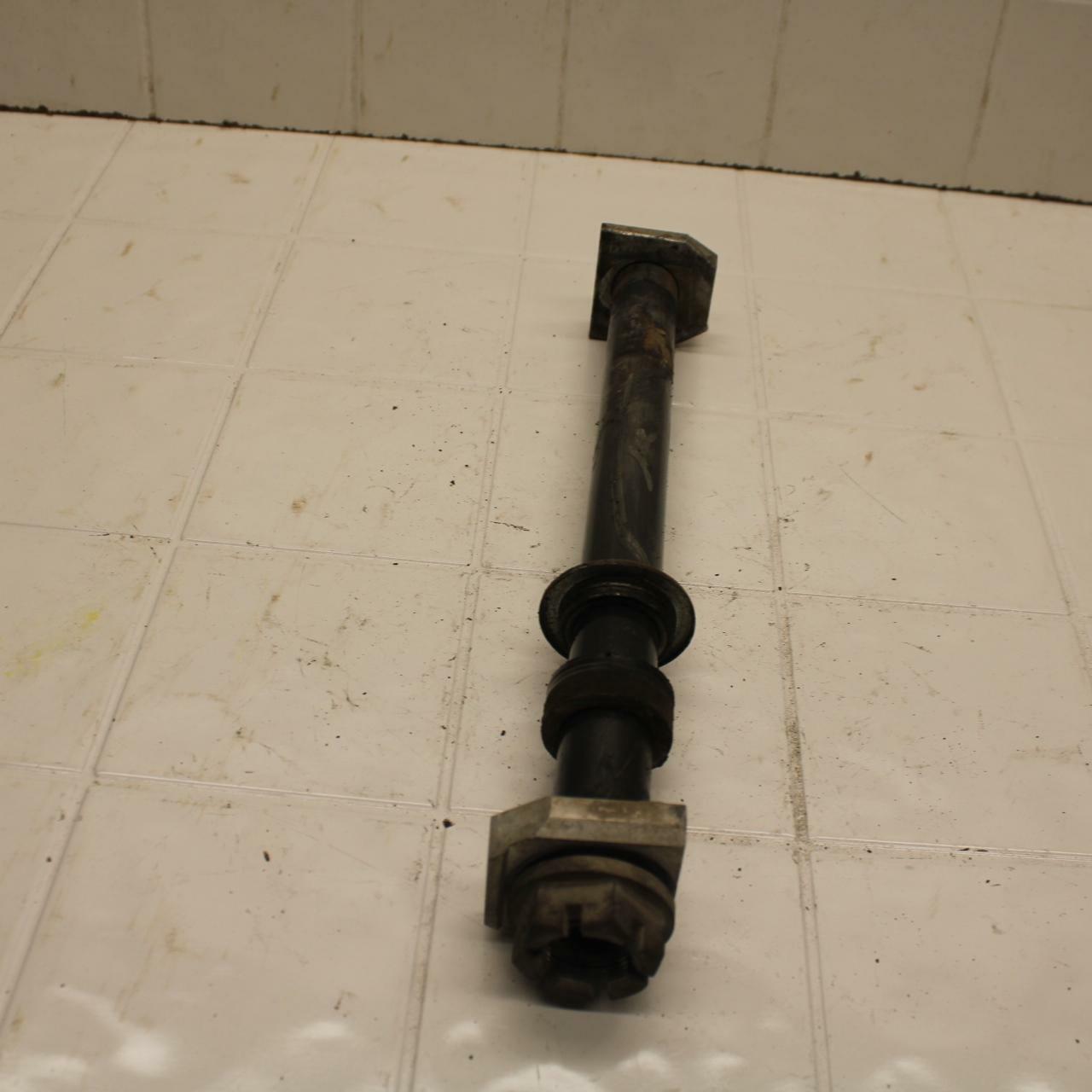 01-02 SUZUKI GSXR750 REAR AXLE BACK WHEEL RIM PIVOT BOLT AXEL BB402