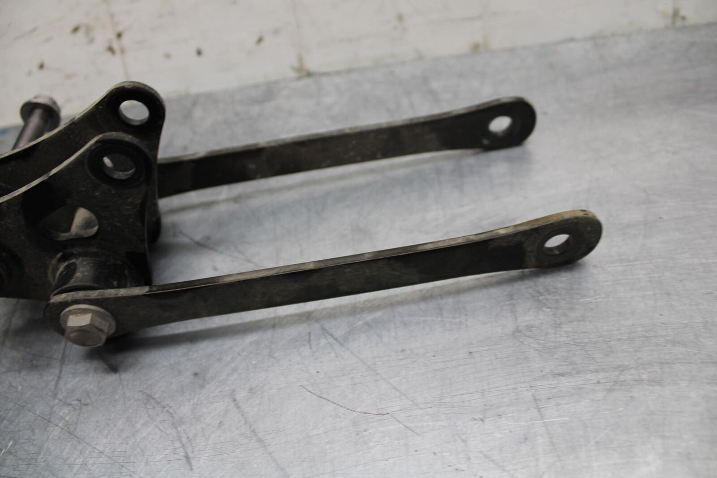 17-21 TRIUMPH STREET TRIPPLE R ABS REAR DOGBONE SHOCK LINKAGE LINK bb452