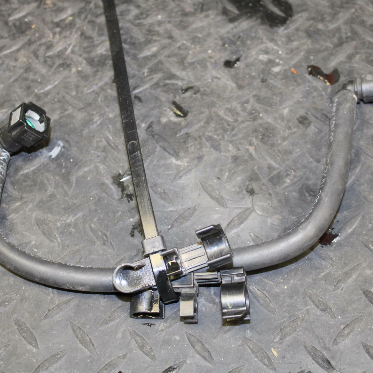 01-06 YAMAHA YZF R6S FUEL HOSE GAS LINE TUBE PIPE BB169