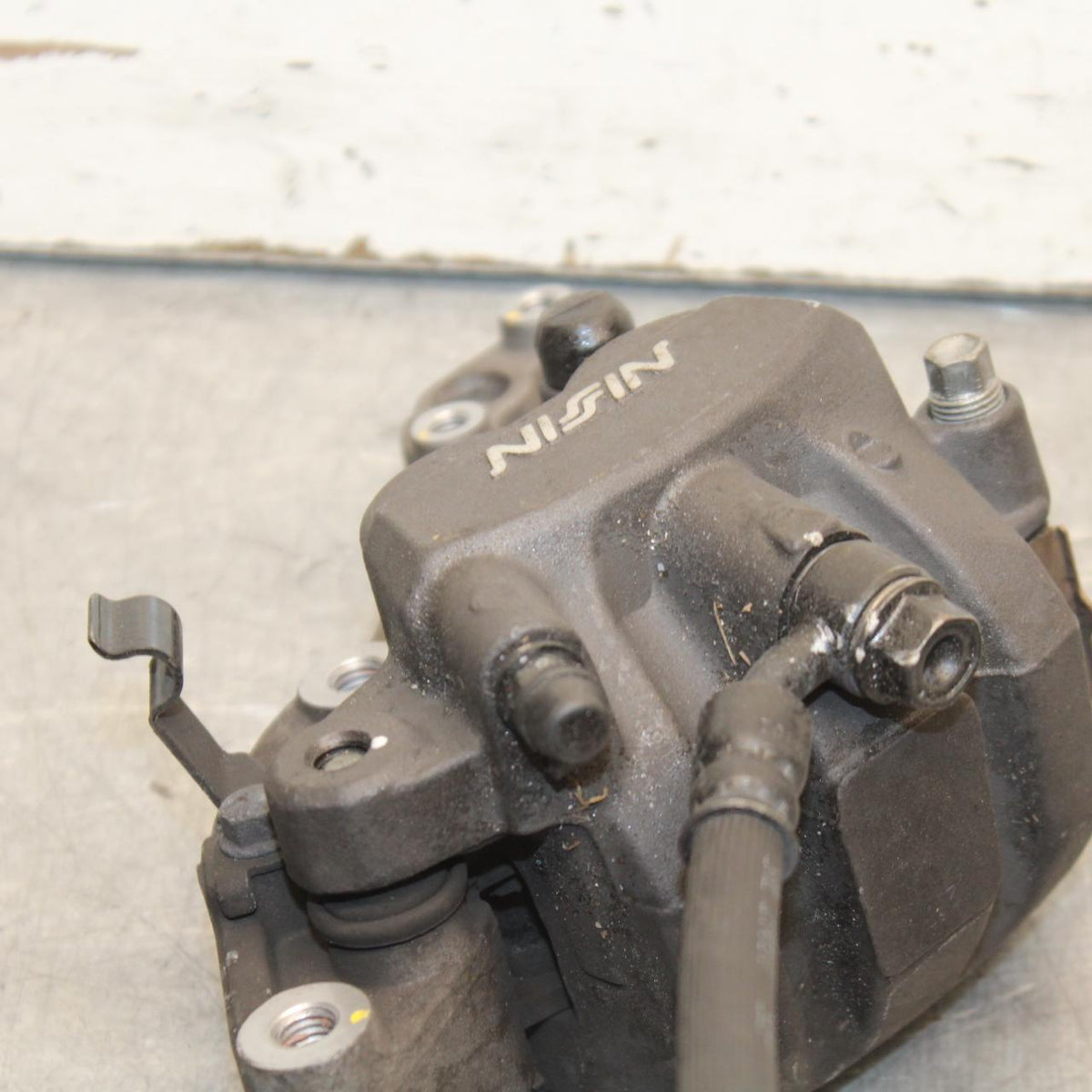 15-18 HONDA CB300FA FRONT BRAKE CALIPER WITH MOUNT BRACKET BB646