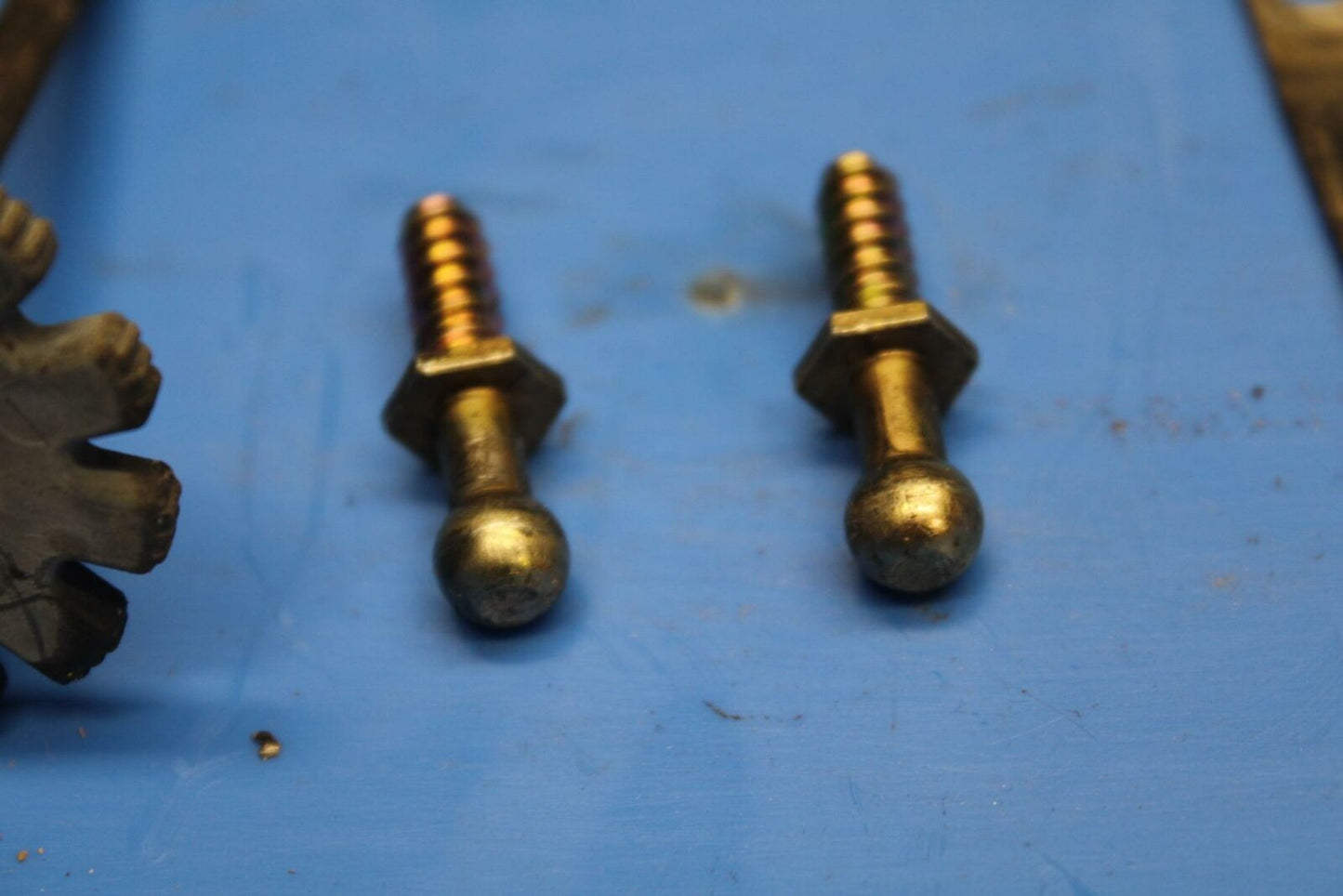86 SUZUKI GSXR1100 G HEADLIGHT HEAD LIGHT LAMP ADJUSTER PINS HARDWARE BB227